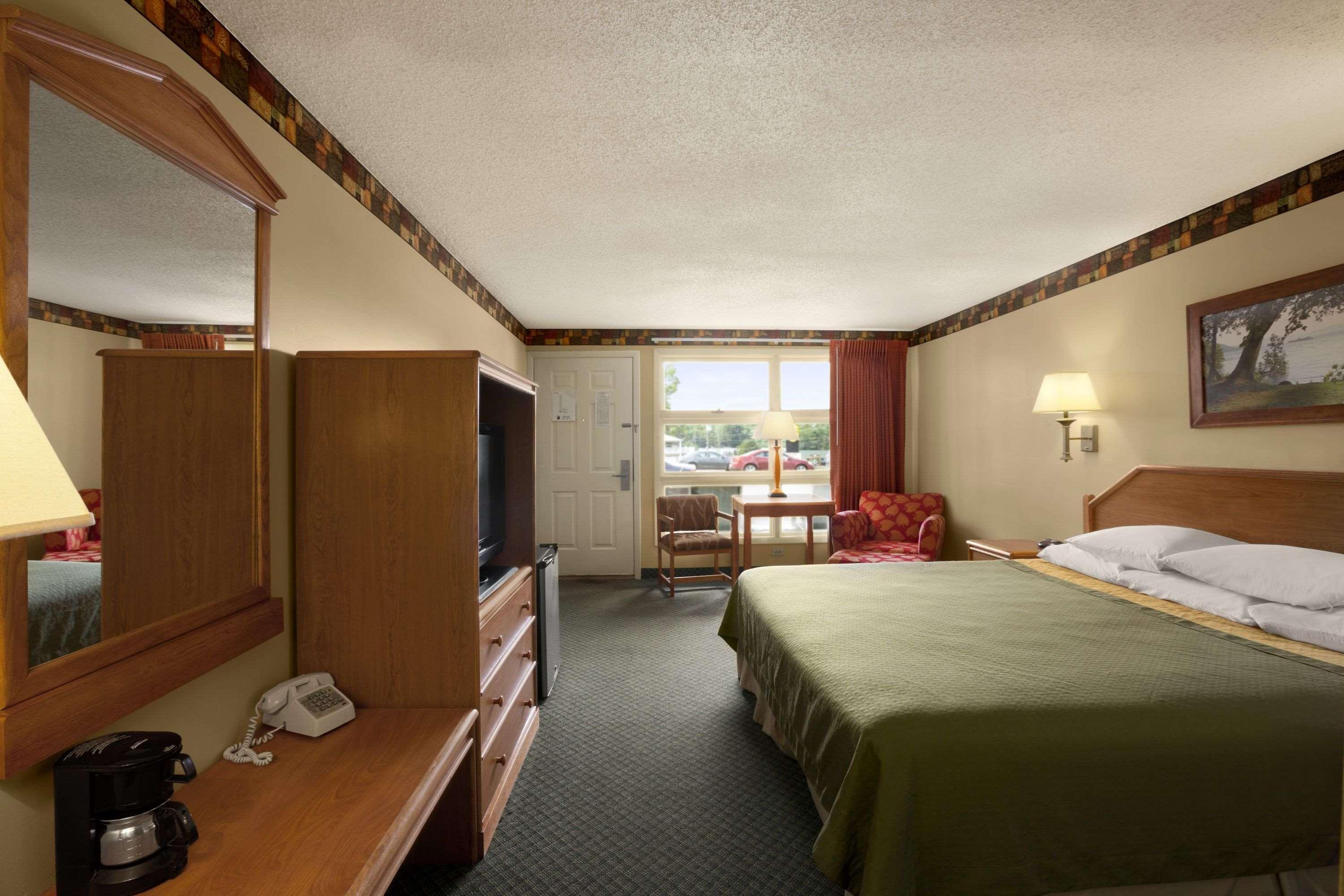 ซูเปอร์ 8 บาย วินด์แฮม เลคจอร์จ/ดาวน์ทาวน์ Hotel ภายนอก รูปภาพ
