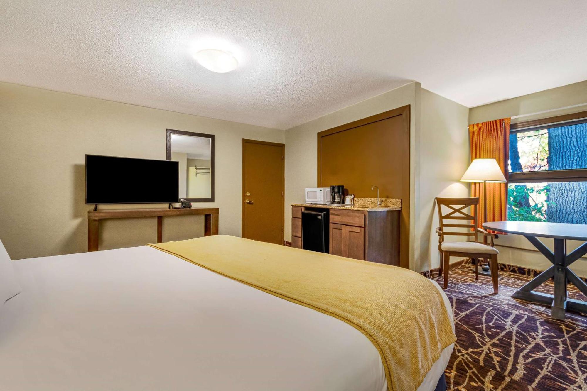 ซูเปอร์ 8 บาย วินด์แฮม เลคจอร์จ/ดาวน์ทาวน์ Hotel ภายนอก รูปภาพ