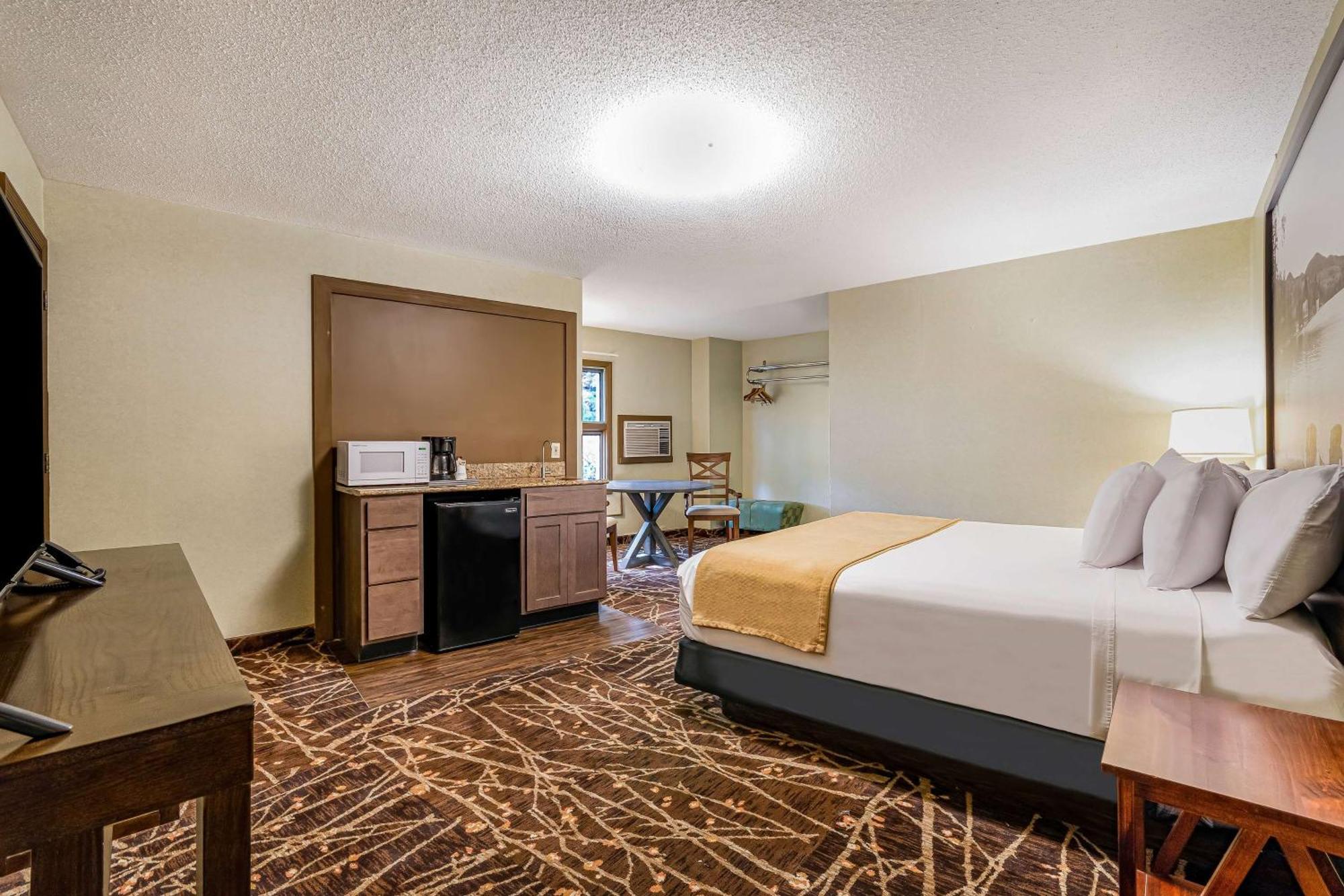 ซูเปอร์ 8 บาย วินด์แฮม เลคจอร์จ/ดาวน์ทาวน์ Hotel ภายนอก รูปภาพ
