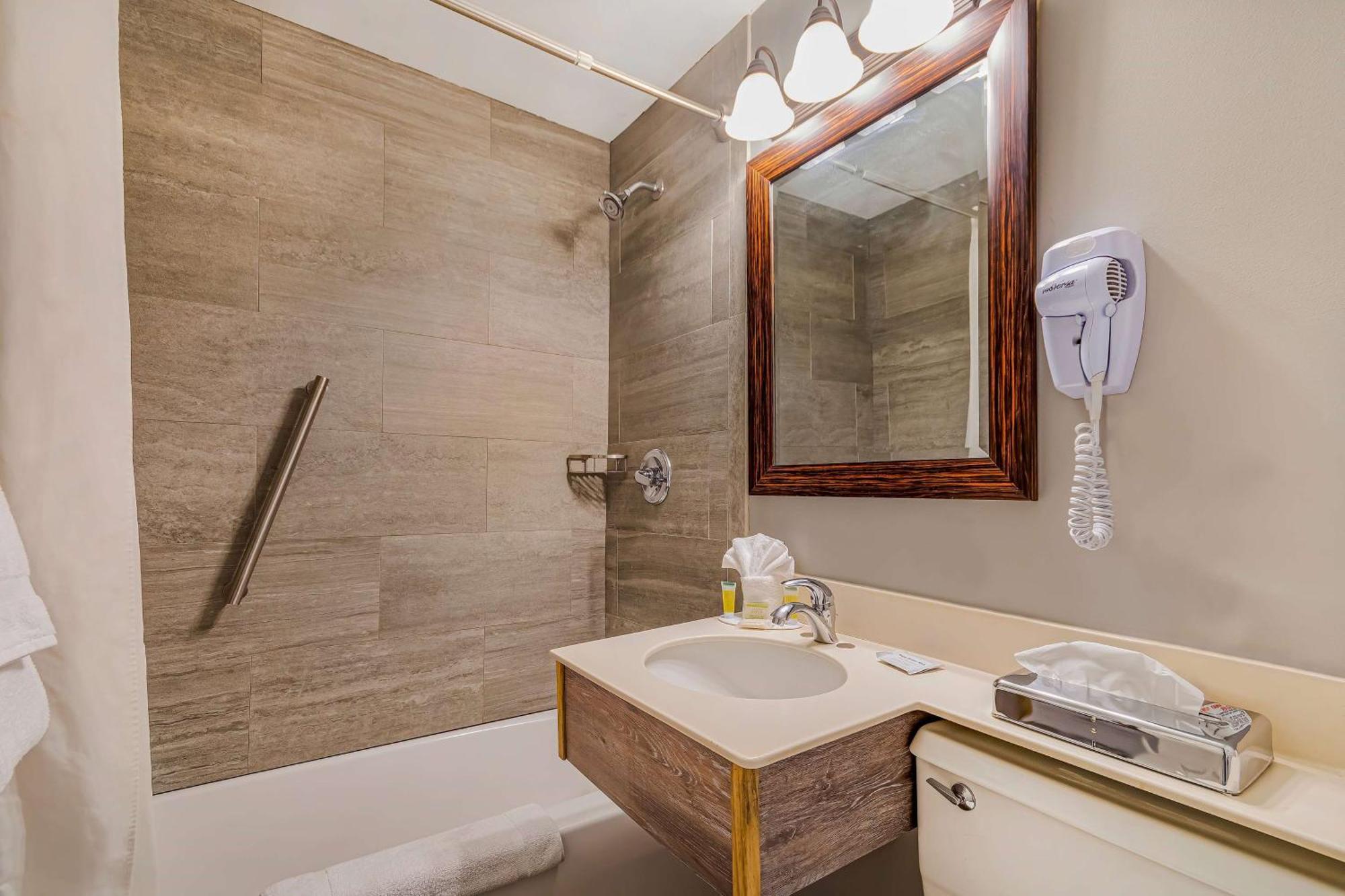 ซูเปอร์ 8 บาย วินด์แฮม เลคจอร์จ/ดาวน์ทาวน์ Hotel ภายนอก รูปภาพ