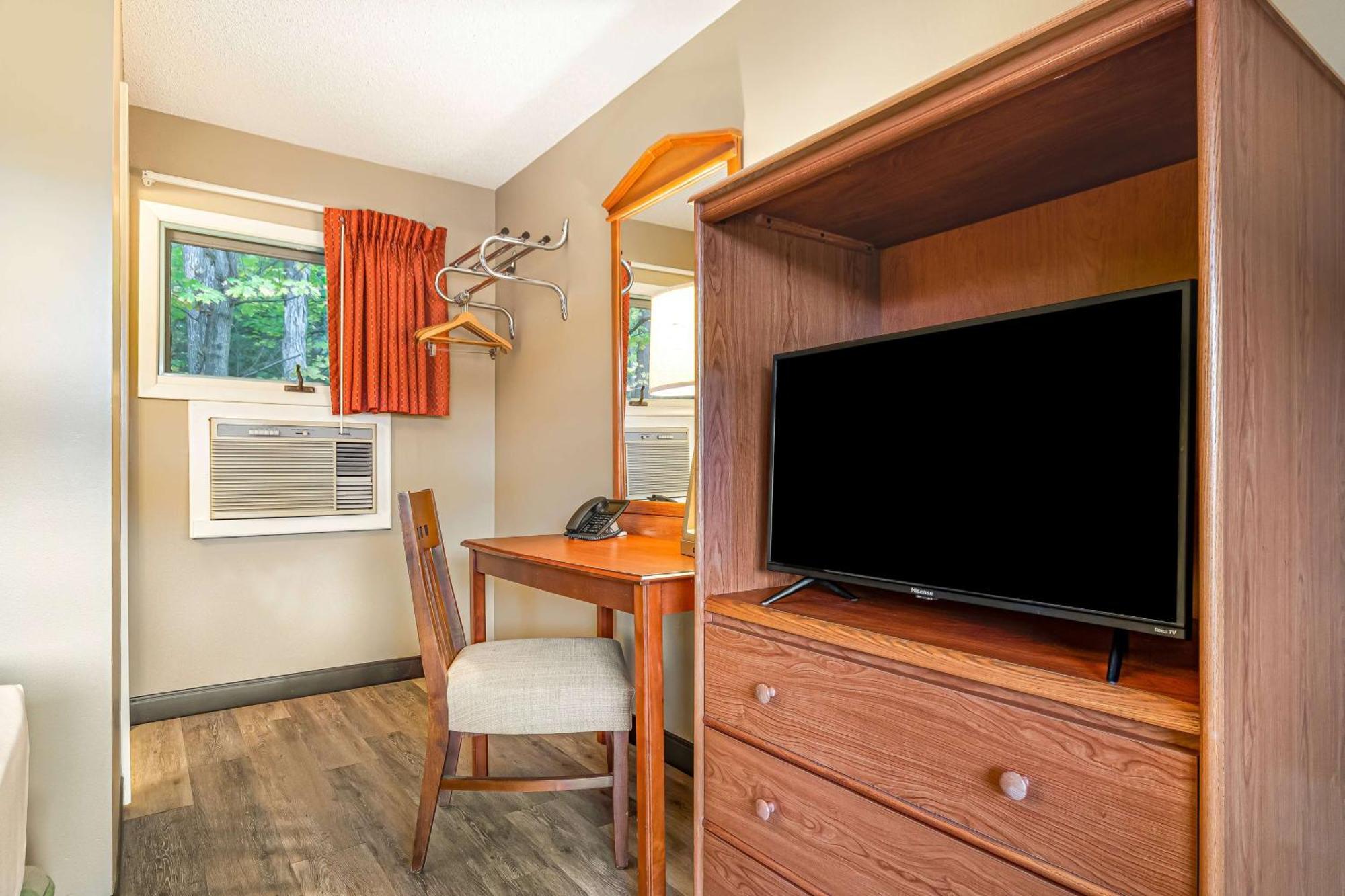 ซูเปอร์ 8 บาย วินด์แฮม เลคจอร์จ/ดาวน์ทาวน์ Hotel ภายนอก รูปภาพ