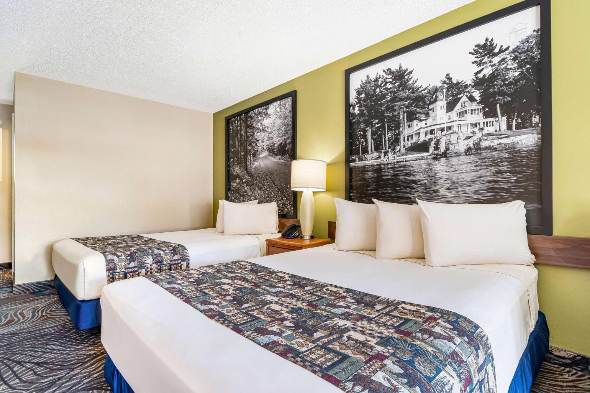ซูเปอร์ 8 บาย วินด์แฮม เลคจอร์จ/ดาวน์ทาวน์ Hotel ภายนอก รูปภาพ