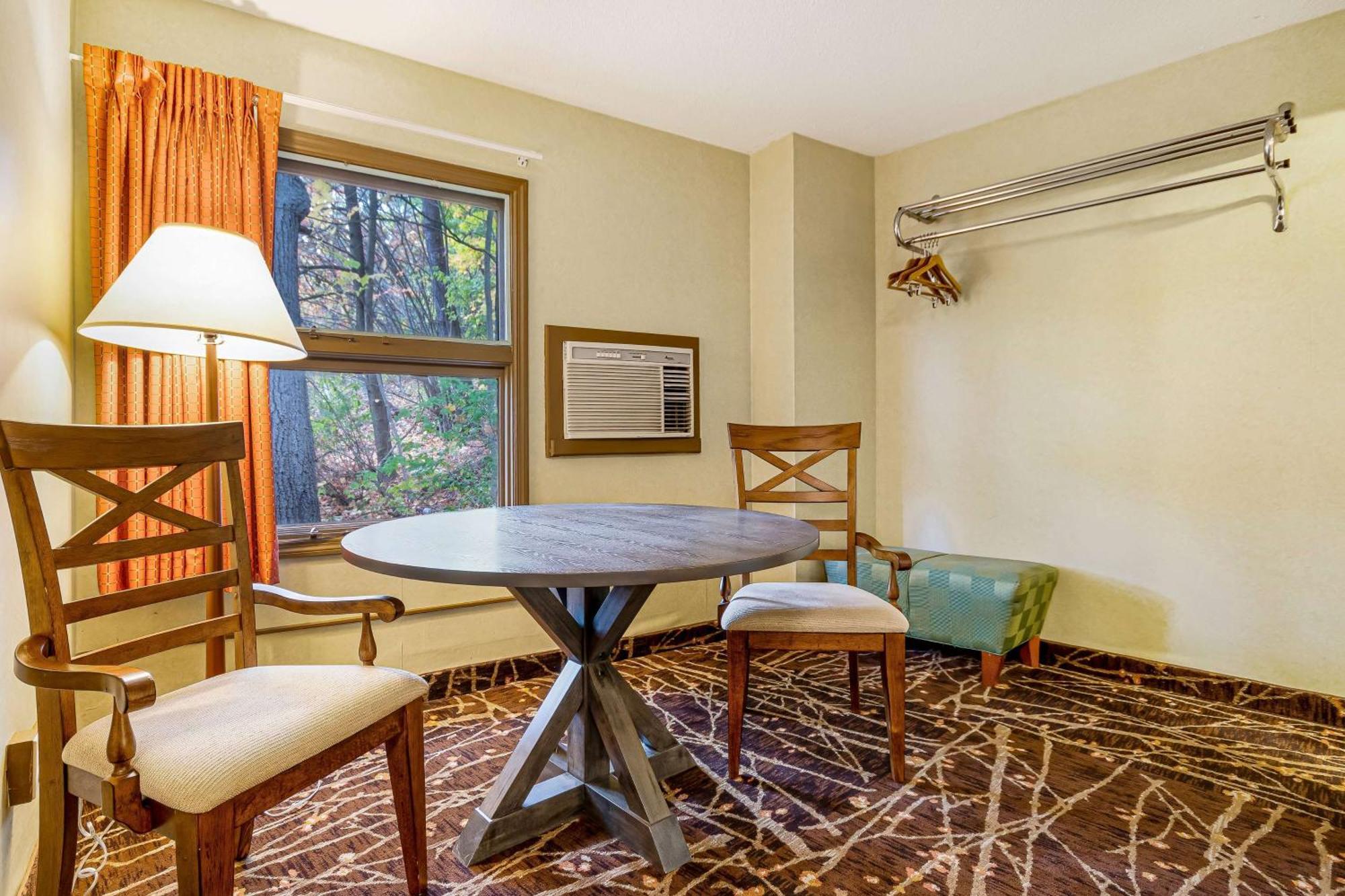 ซูเปอร์ 8 บาย วินด์แฮม เลคจอร์จ/ดาวน์ทาวน์ Hotel ภายนอก รูปภาพ